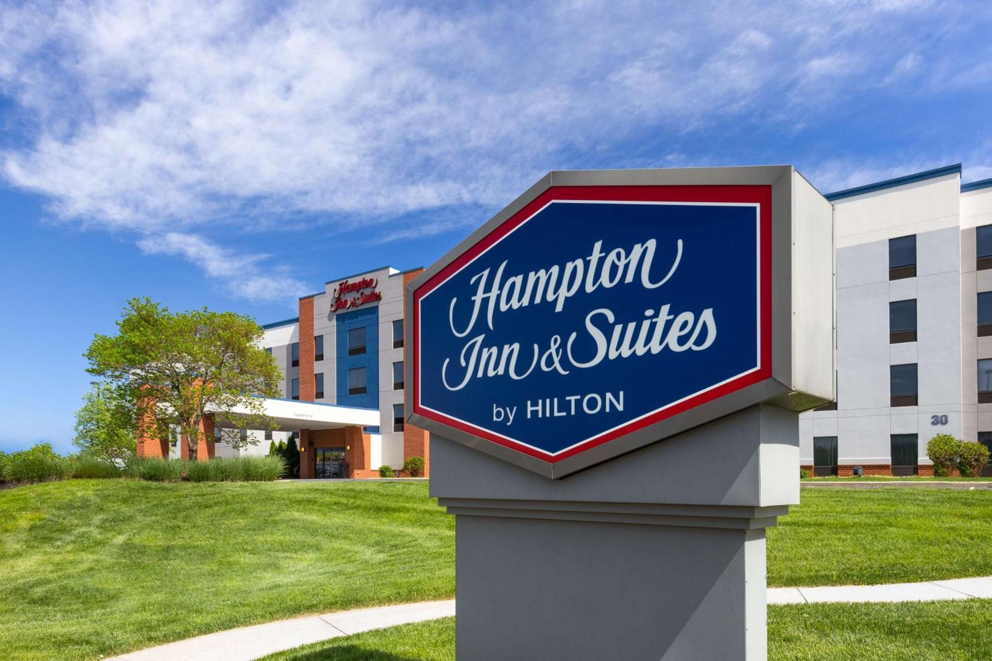 Hampton Inn & Suites Harrisburg Exterior photo