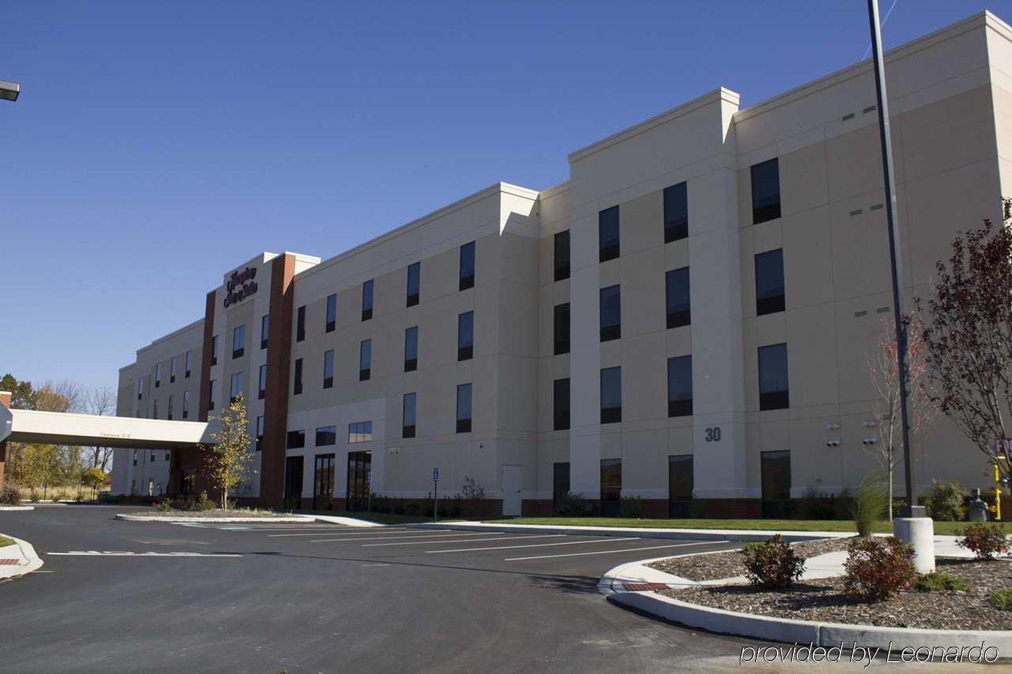 Hampton Inn & Suites Harrisburg Exterior photo